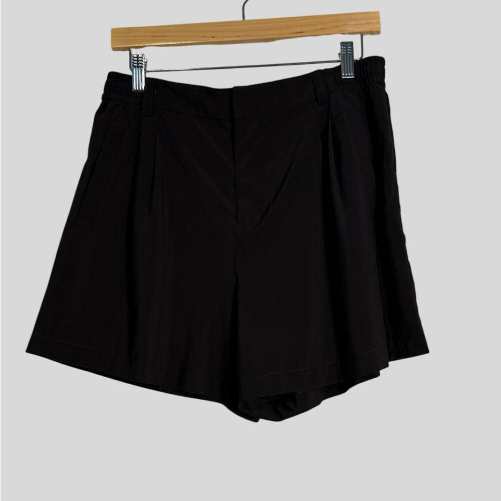Vuori Villa Trouser Shorts Black Large High Rise Pleated Travel Performance L